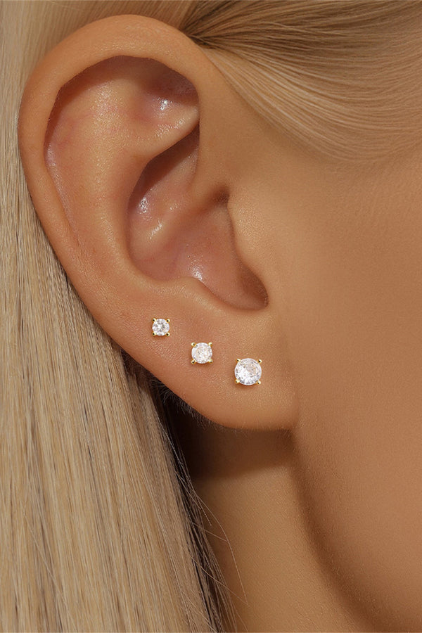 Evelyn – Zarte goldene Ohrringe mit feinem Schwung.