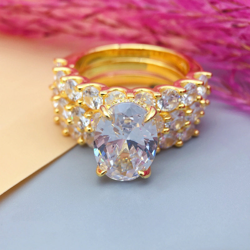 Greta – Silberner Diamantring mit ornamentalem Muster.