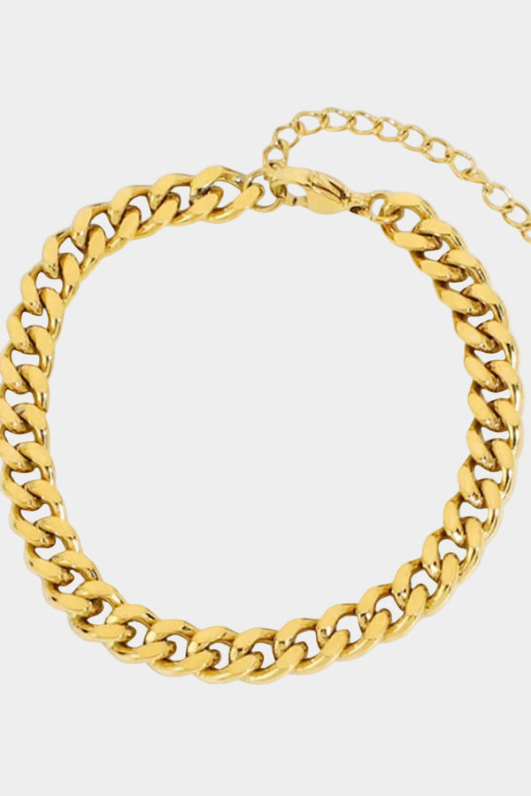 Sophie – Feines Goldarmband mit zartem Anhänger.