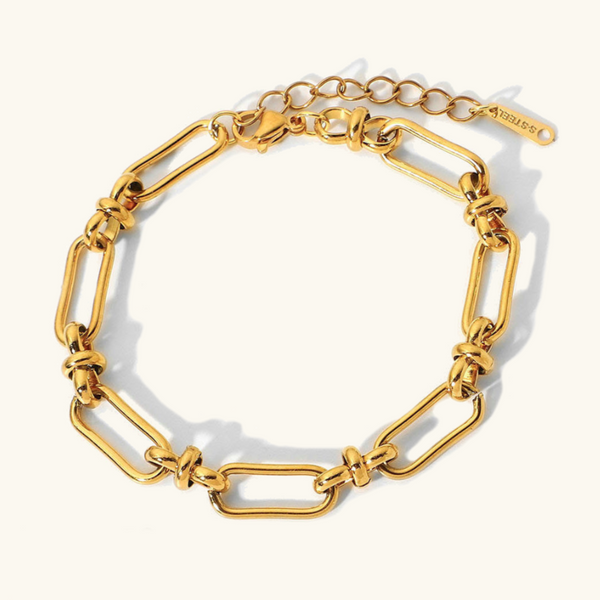 Marisa – Goldenes Armband mit zarter Doppelstruktur.