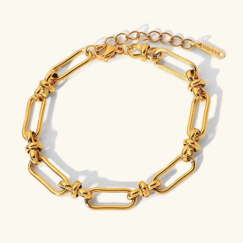 Marisa – Goldenes Armband mit zarter Doppelstruktur.