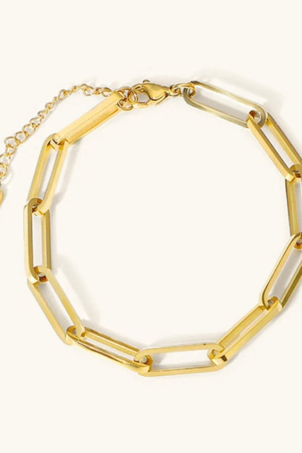 Anna – Goldarmband im Lagenlook.