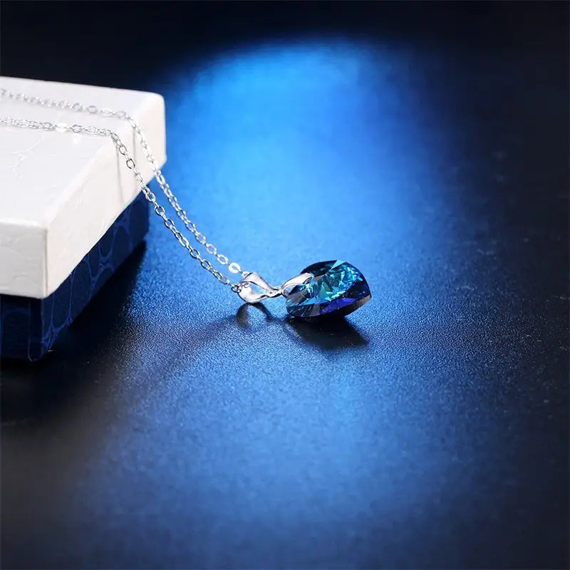 Selina – Saphir-Ohrringe in Tropfenform.