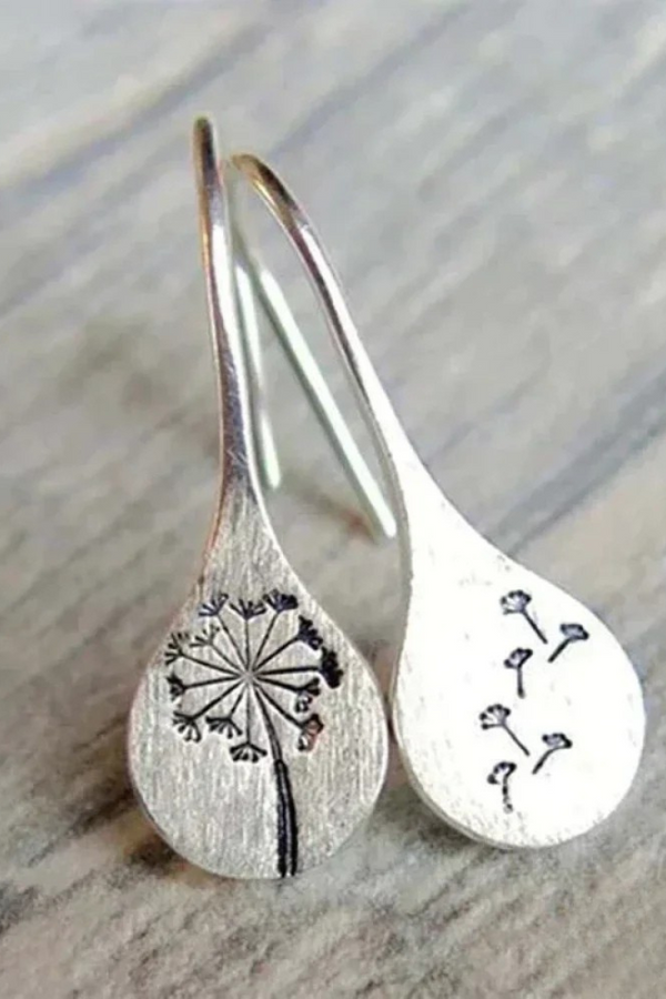 Katharina – Silberne Tropfenohrringe mit Gravur.