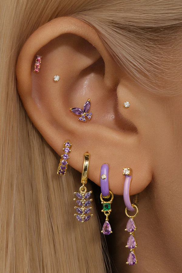 Isabell – Zarte goldene Ohrringe mit geometrischer Form.