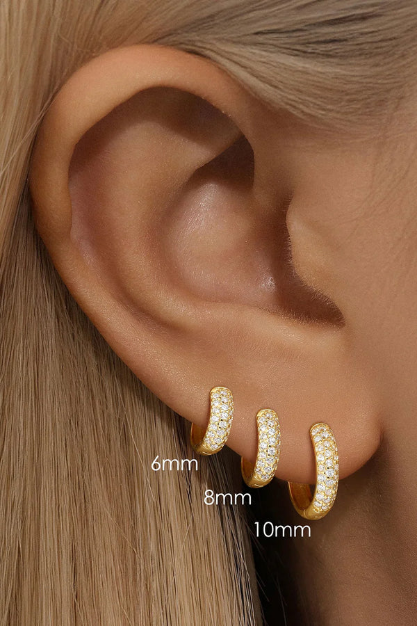 Sina – Goldene Ohrringe mit minimalistischer Eleganz.