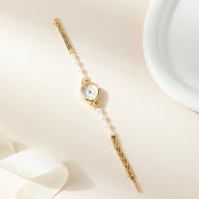 Aurelia – Goldene Damenuhr mit tropfenförmigem Zifferblatt.