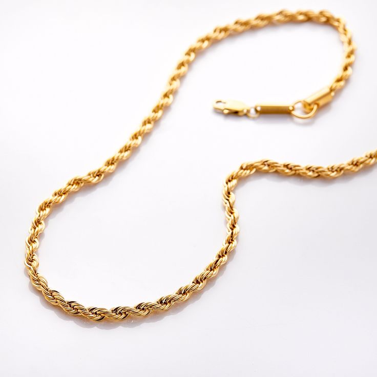 Helena – Goldene Kette mit Punktschmuck.