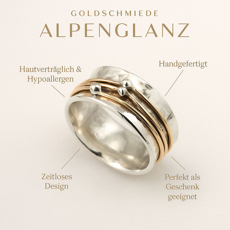Marlene – Ein breiter, sanft gehämmerter Ring mit goldenen Akzenten.