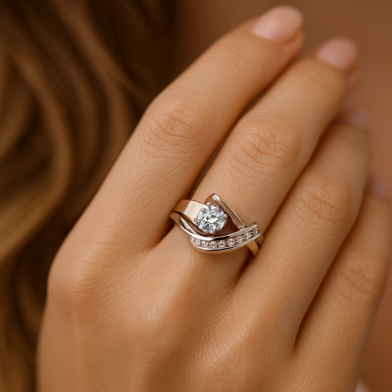 Carlotta - Vintage Unregelmäßiger Gold- & Silber-Zirkonia-Ring