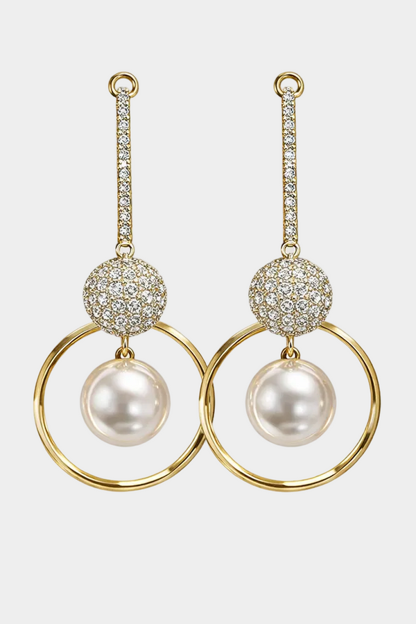 Charlotte – Goldene Ohrringe mit klarer Tropfenform.