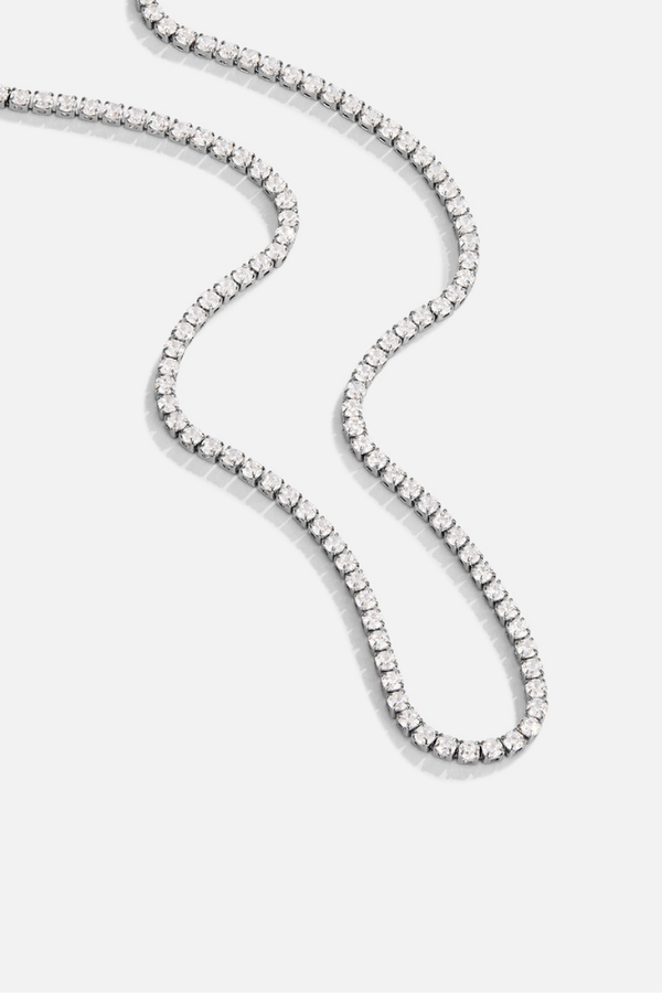 Viktoria – Feine, goldene Kette mit Mini-Kristall.