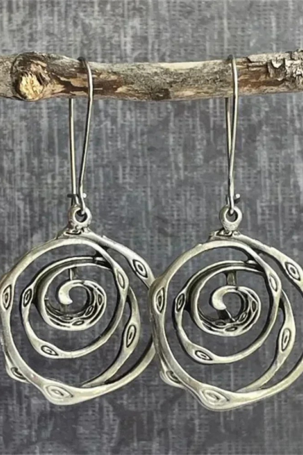 Johanna – Silberne Ohrringe mit Spiralstruktur.