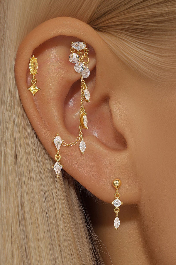 Elisabeth – Goldene Ohrringe mit klassischer Form.