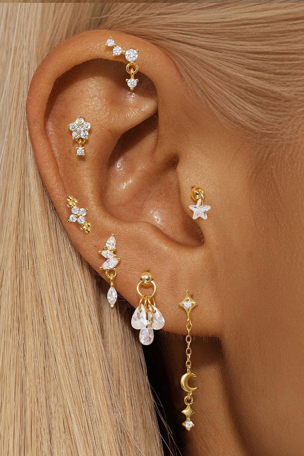 Lina – Goldene Ohrringe mit filigraner Rundung.