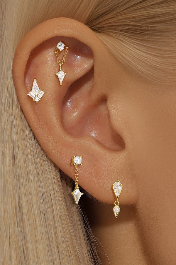 Jana – Goldene Ohrringe mit weicher Linienführung.