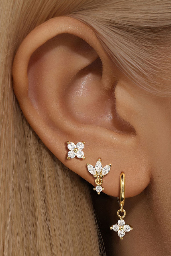 Marina – Feine goldene Ohrringe mit zarter Bewegung.