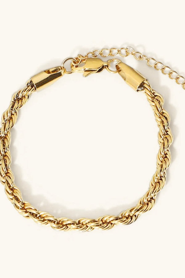 Lena – Goldarmband mit feiner Kordelstruktur.