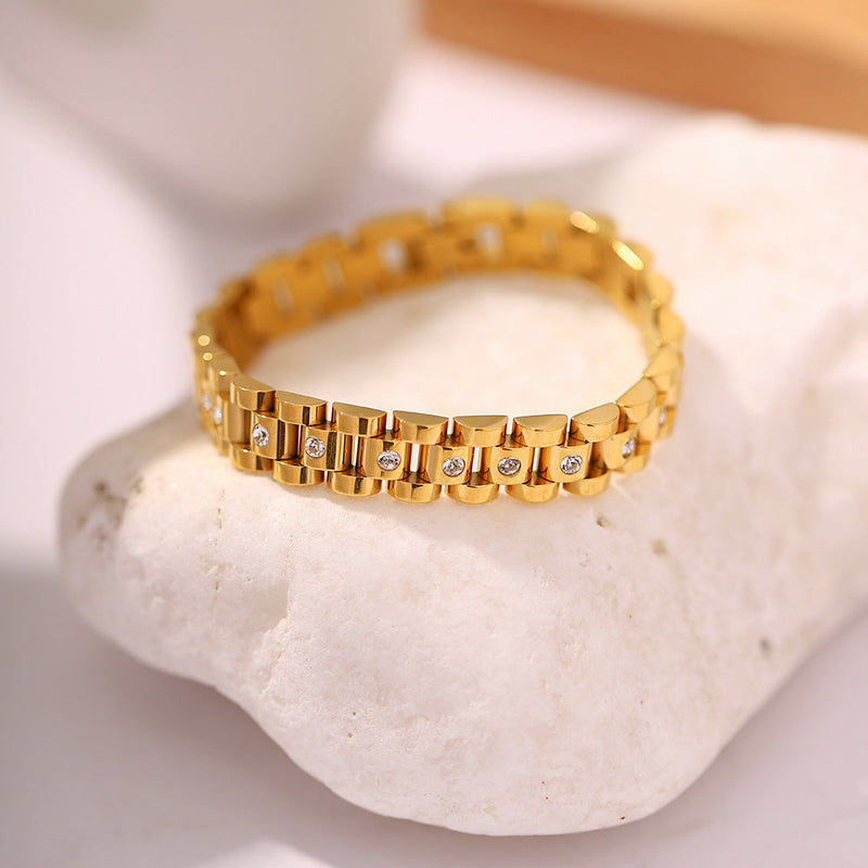 Amira – Goldenes Armband mit grober Gliederstruktur.