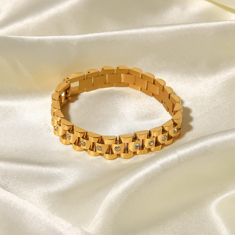 Amira – Goldenes Armband mit grober Gliederstruktur.