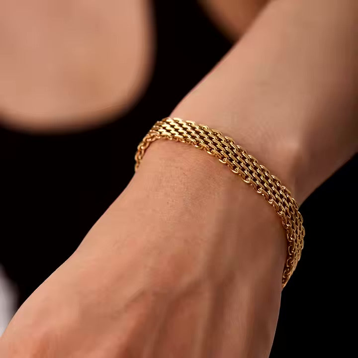 Lena – Feines Armband mit schlichter Silhouette.