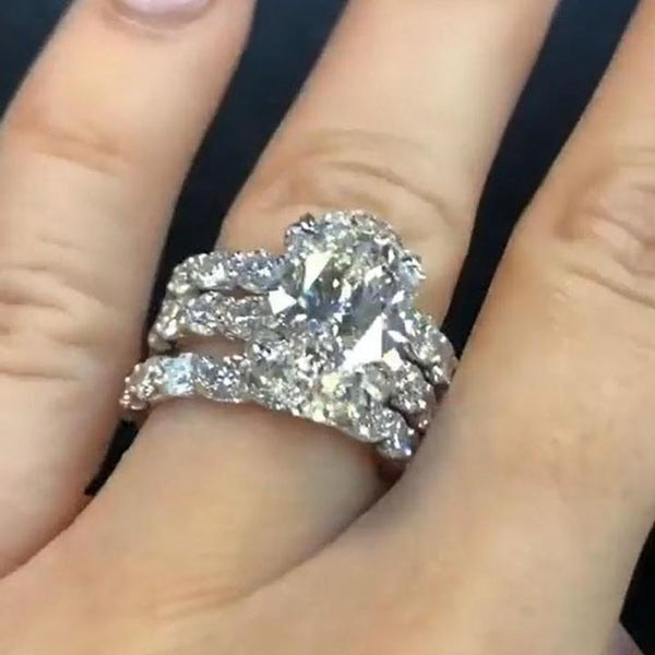 Greta – Silberner Diamantring mit ornamentalem Muster.