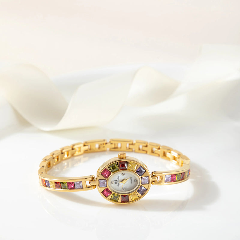 Amelie – Goldene Uhr mit Kristallrahmen.