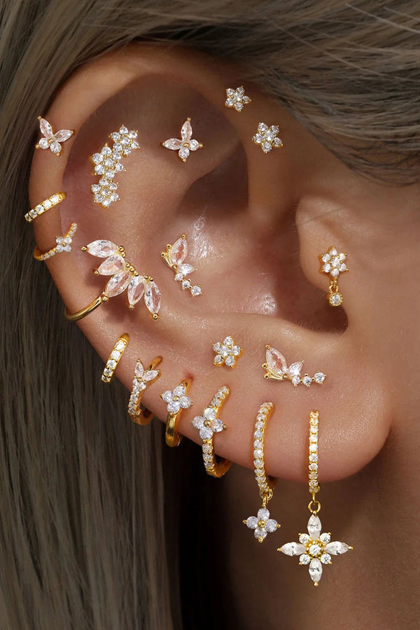 Eva-Marie – Feine goldene Ohrringe mit fließender Form.