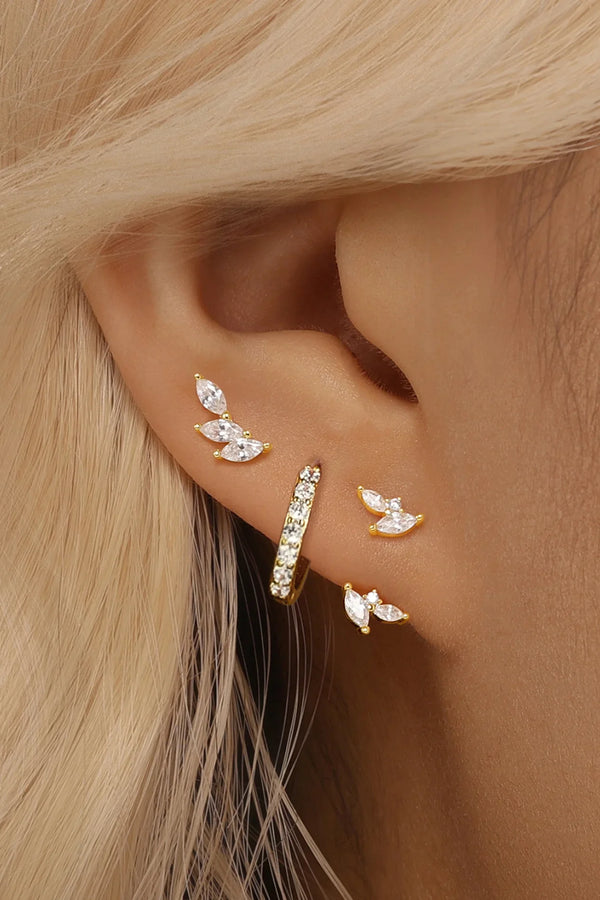 Therese – Feine goldene Ohrringe mit klarer Linie.