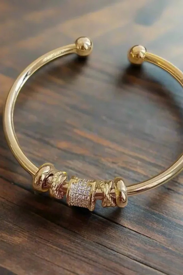 Nina - Verstellbares Armband mit Charms aus Gold