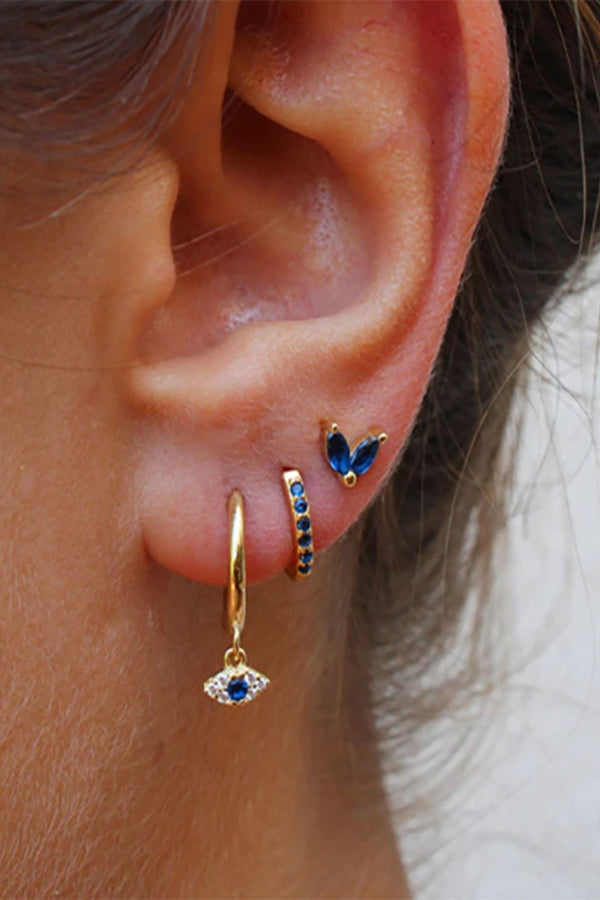 Leandra – Goldene Ohrringe mit raffinierter Form.