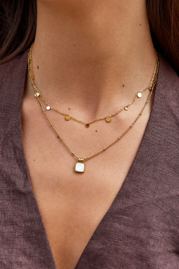 Elisa – Goldene Kette mit filigranem Design.