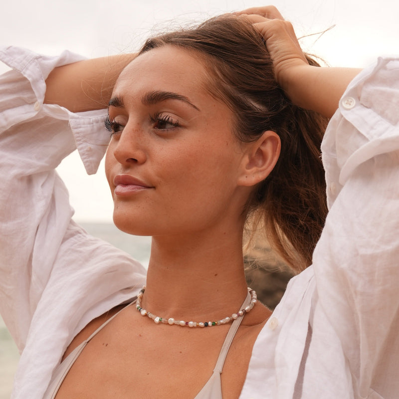 Clara – Feine, goldene Kette mit Mini-Perlen.