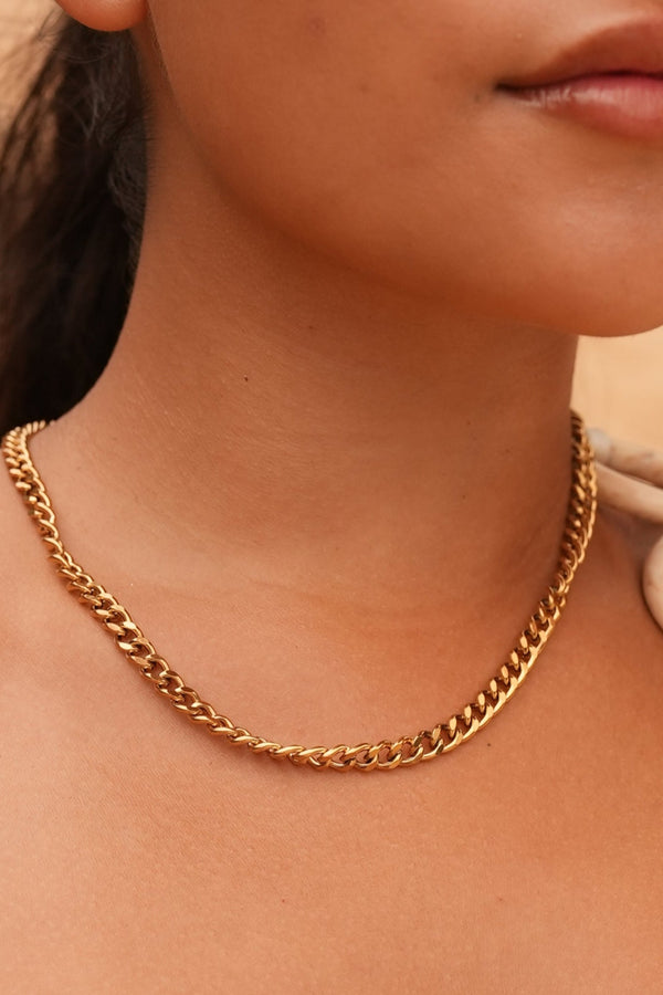 Elisabeth – Große, goldene Gliederkette.