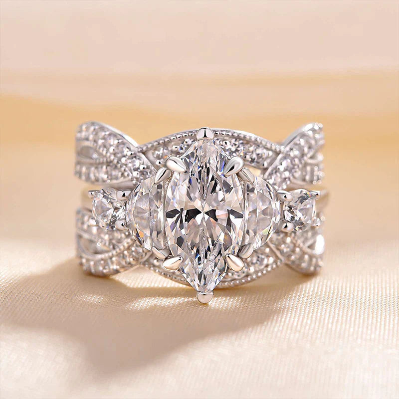 Emilia – Glänzender Diamantring mit rechteckigem Schliff.