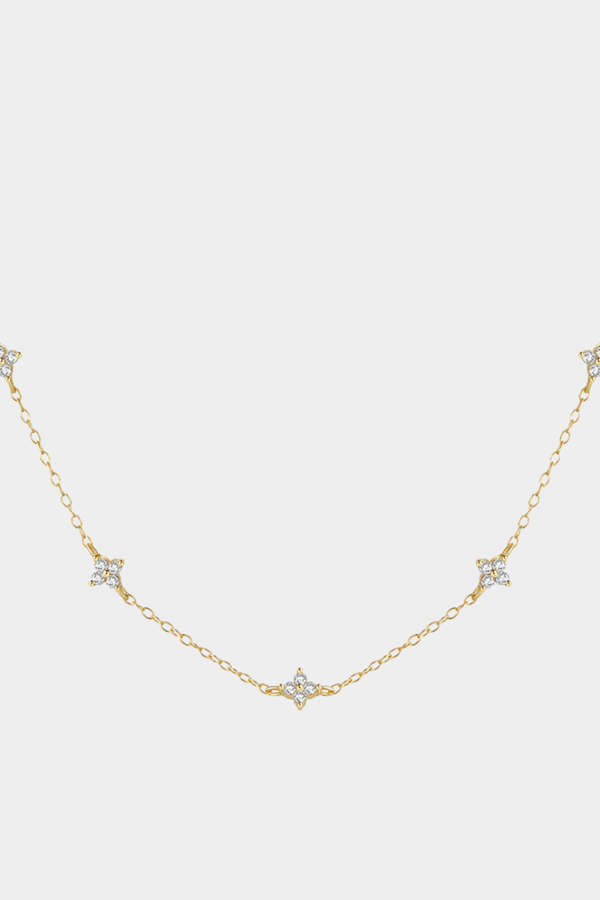 Veronika – Schmale Silberkette mit vertikalem Anhänger.