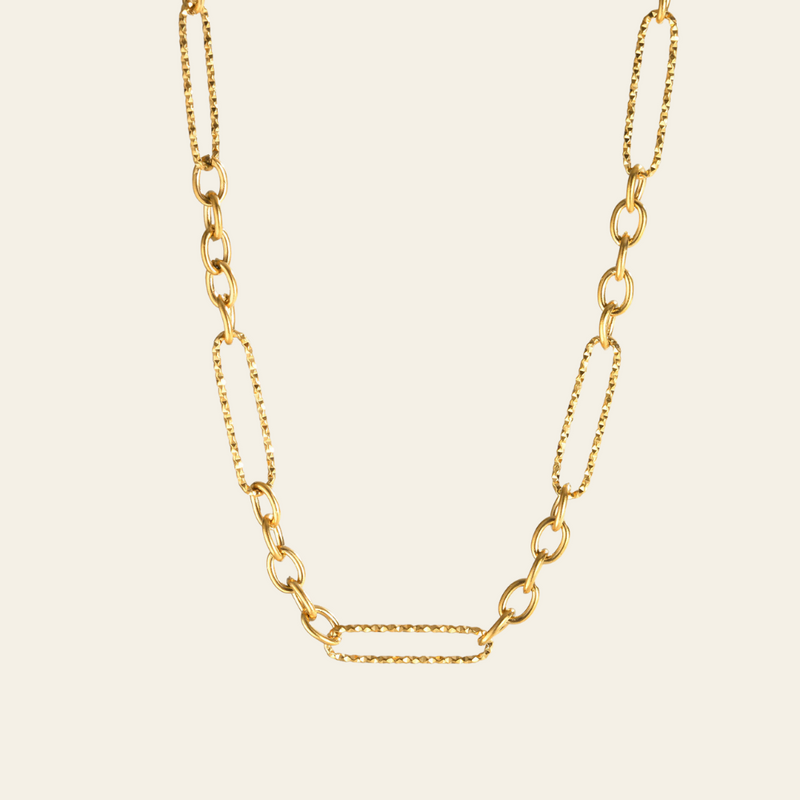 Johanna – Goldene Gliederkette mit klarer Struktur.