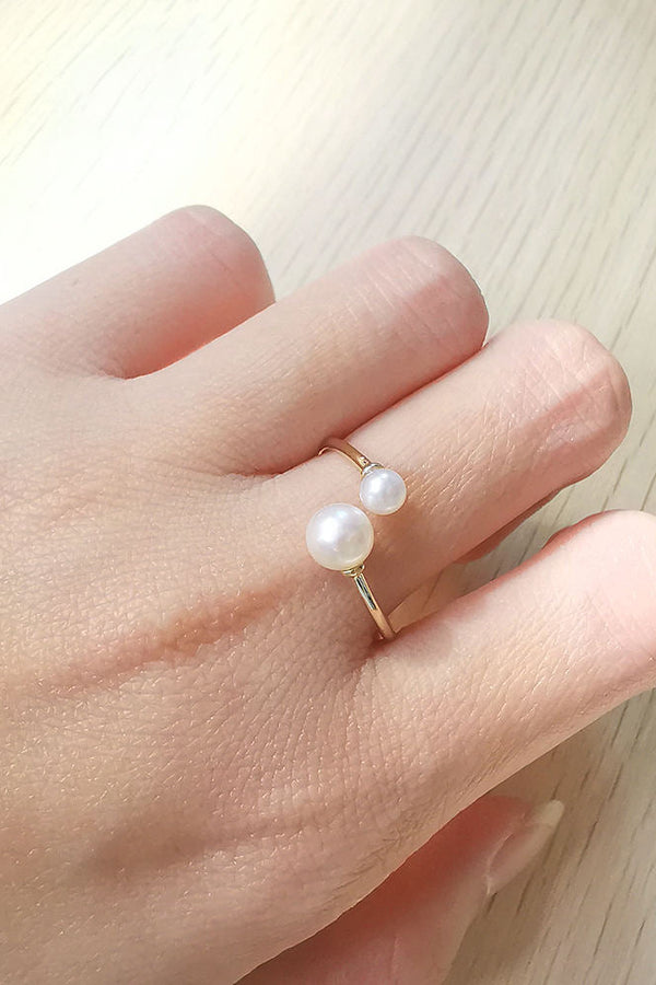Johanna – Goldring mit asymmetrischem Perlenfinish.