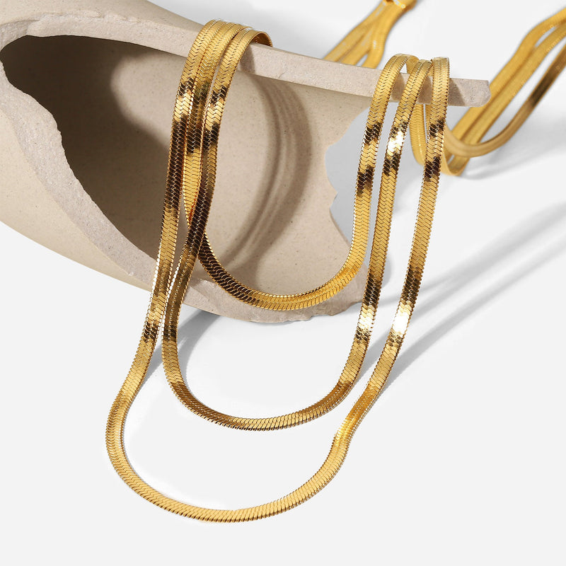 Sophie – Mehrlagige Kette in feinem Gold.