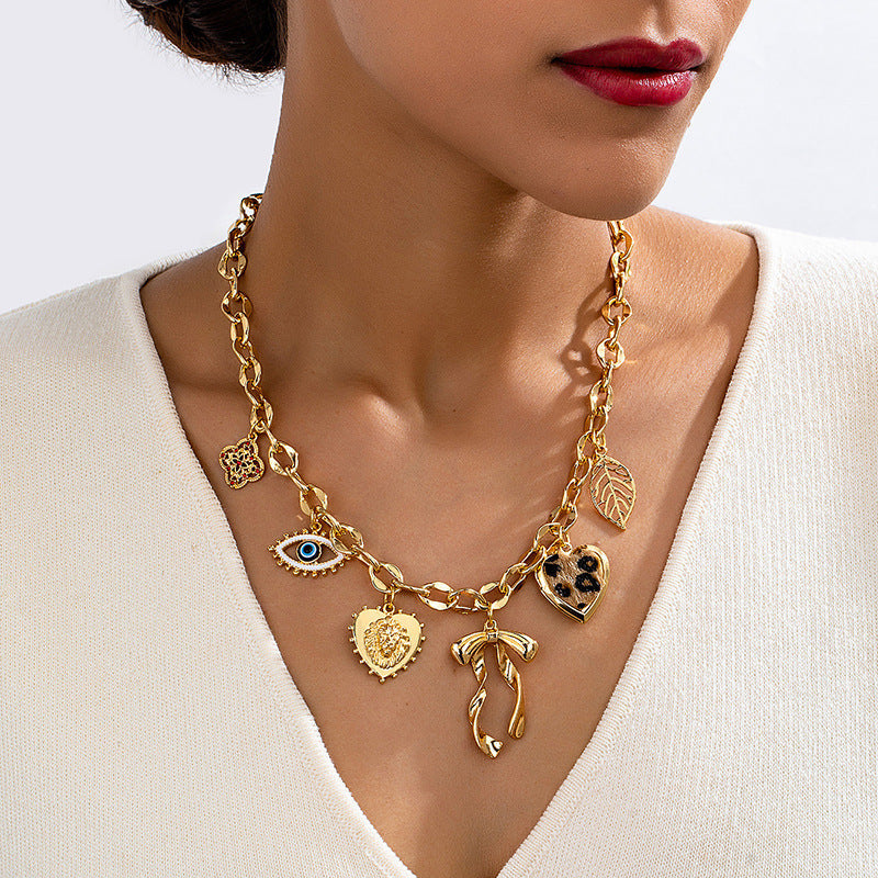 Theresa – Statement-Kette mit glänzenden Elementen.