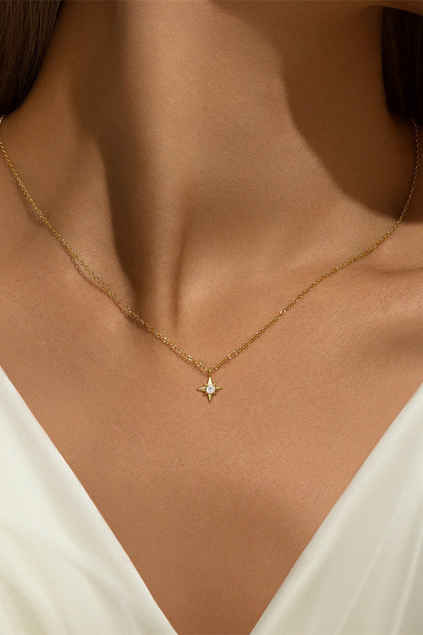 Lina – Feine Silberkette mit rundem Medaillon.