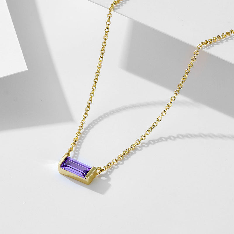 Livia – Silberne Kette mit kleinem Anhänger.