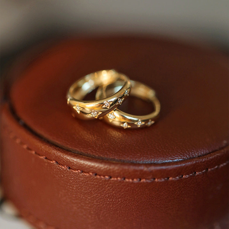 Johanna-Marie – Silberne Ohrringe mit glänzender Oberfläche.