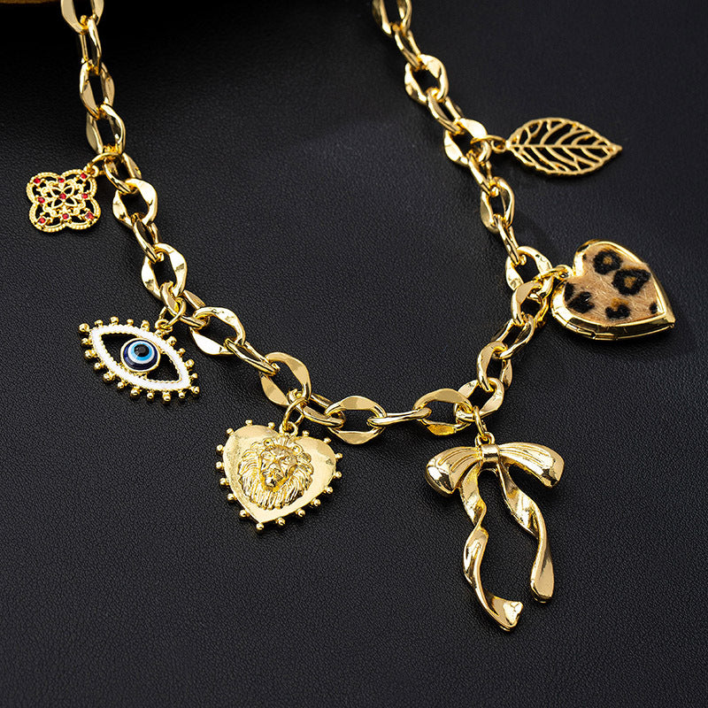 Theresa – Statement-Kette mit glänzenden Elementen.