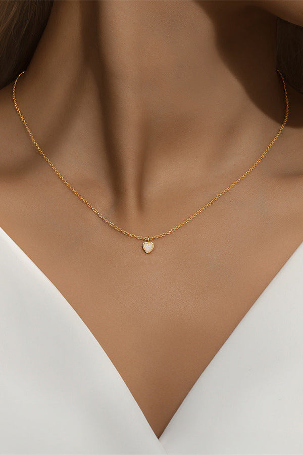 Helena – Zarte Silberkette mit kleinem Herzanhänger.