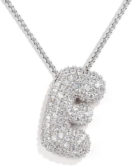 Frieda – Goldene Gliederkette mit organischem Anhänger.