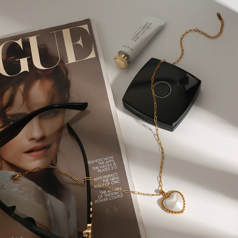 Viktoria – Runde Goldkette mit elegantem Anhänger.