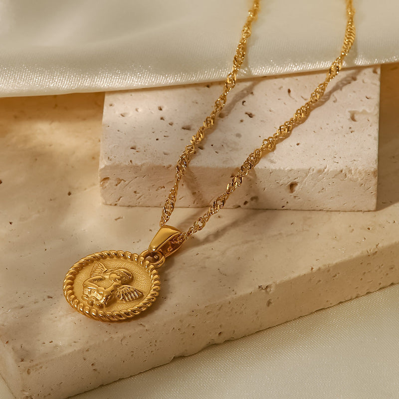 Elisabeth – Goldkette mit kleinen Symbolanhängern.