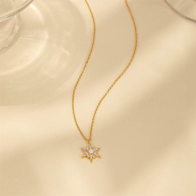 Amelie – Feine silberne Halskette mit rundem Anhänger.