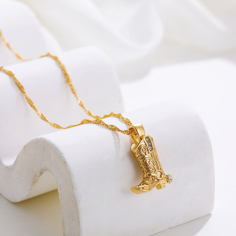 Johanna – Feine Kette mit charmanten Goldanhängern.